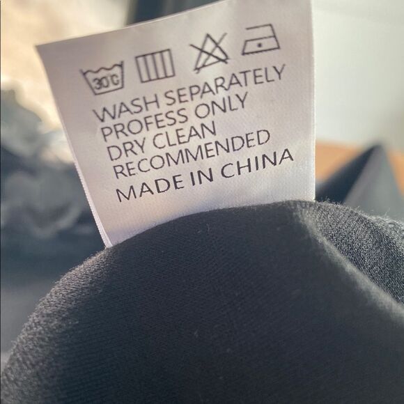 Elegant Black Dress with Floral Sleeves - Picture 10 of 10